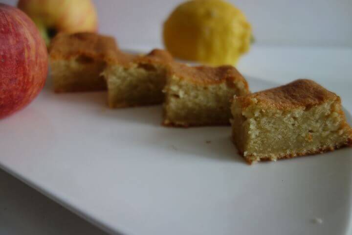 Carrés de gâteau aux pommes