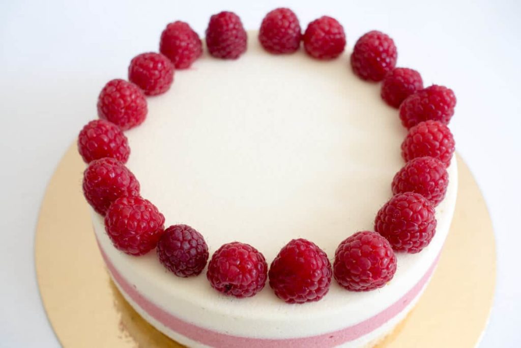 Entremets vanille chocolat blanc framboises