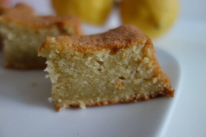 Carrés de gâteau aux pommes