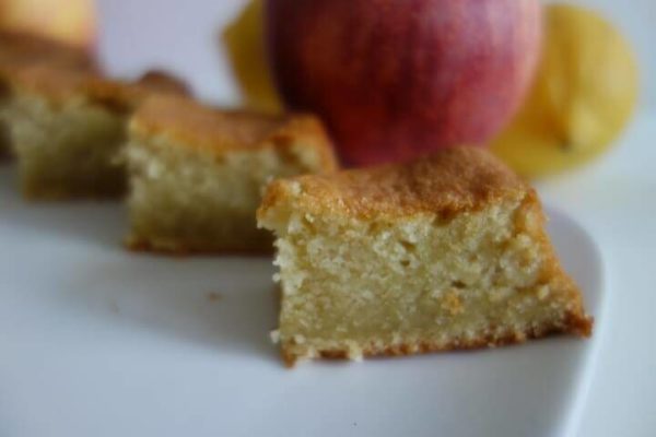 Carrés de gâteau aux pommes